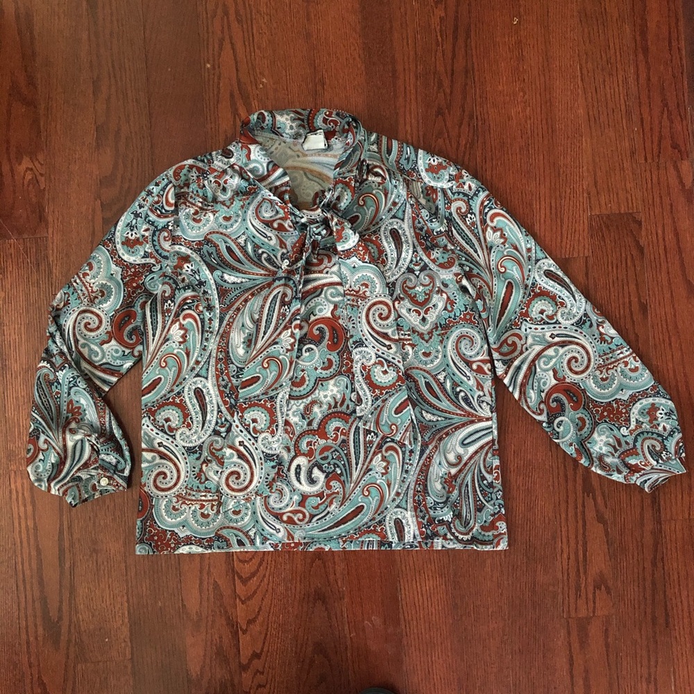 Vintage 1970s paisley pullover blouse pussy bow